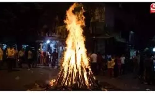 Holika Dahan 2026: होलिका दहन में नारियल, सरसों, लौंग डालने से संतान की ये बड़ी 5 समस्याएं होती है दूर Holika Dahan 2026: होलिका दहन में नारियल, सरसों, लौंग डालने से संतान की ये बड़ी 5 समस्याएं होती है दूर
