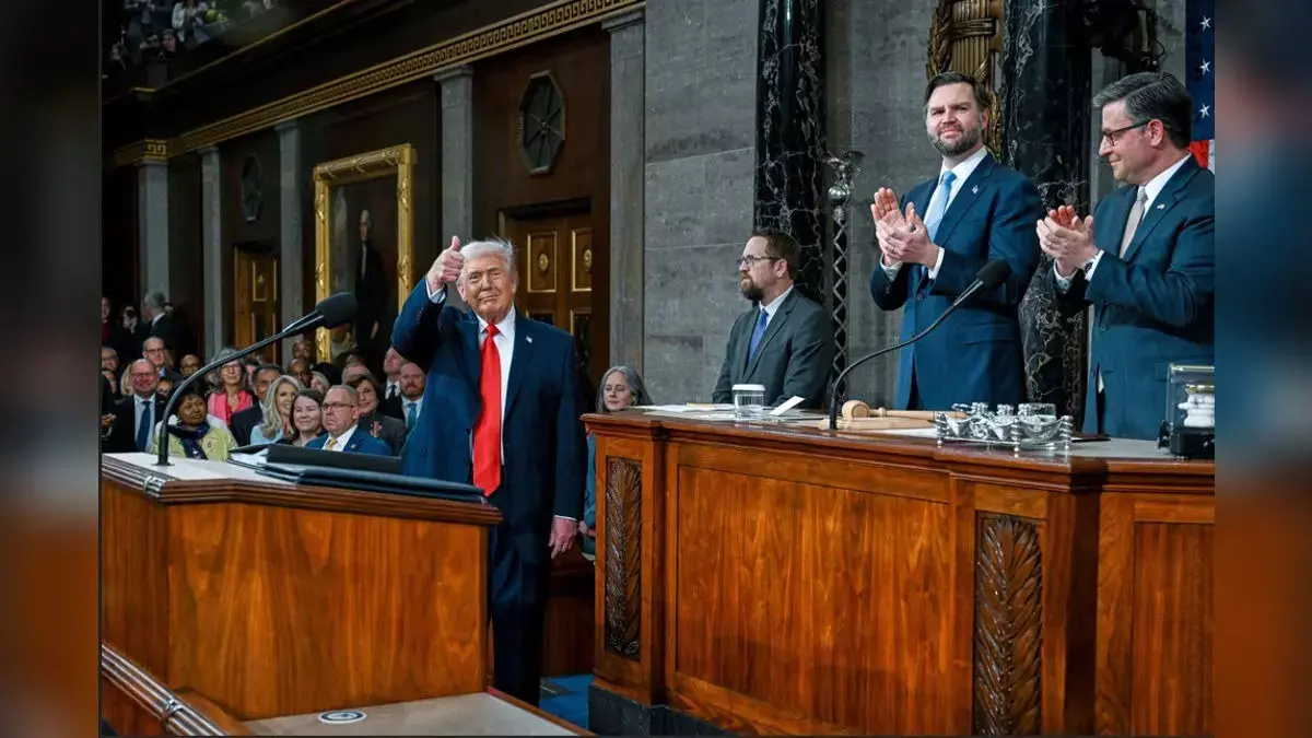 Trump ने स्टेट ऑफ़ यूनियन भाषण में कहा कि US अब ‘बड़ा, बेहतर और समृद्ध’