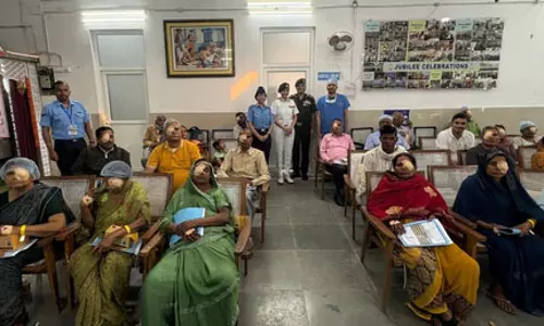 भारतीय थलसेना और वायुसेना के डॉक्टरों ने एक दिन में 100 नेत्र सर्जरी की, 300 का लक्ष्य भारतीय थलसेना और वायुसेना के डॉक्टरों ने एक दिन में 100 नेत्र सर्जरी की, 300 का लक्ष्य