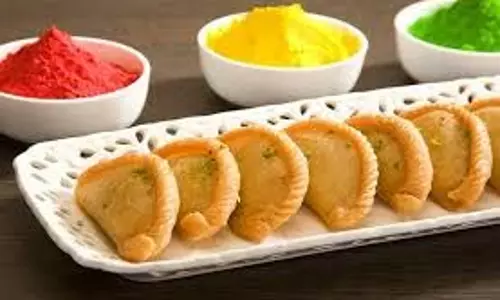 Holi Special Tutti Frutti Gujiya: इस बार होली पर बनाएं टूटी-फ्रूटी गुजिया