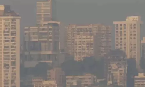 Mumbai : शहर में स्मॉग की चादर, AQI अभी भी खराब Mumbai : शहर में स्मॉग की चादर, AQI अभी भी खराब