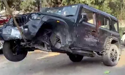 Noida में तेज रफ्तार थार ने ई-रिक्शा को टक्कर मारी, 4 घायल, ड्राइवर गिरफ्तार