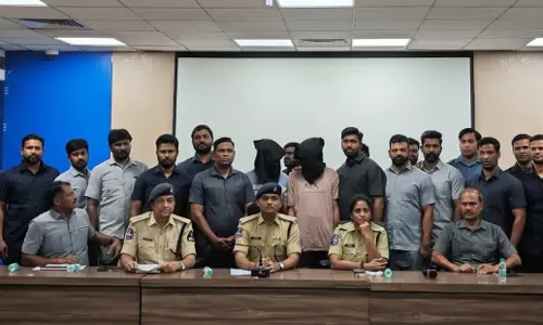 Hyderabad में व्यापारी से लूटपाट के आरोप में यूपी के दो लुटेरे गिरफ्तार