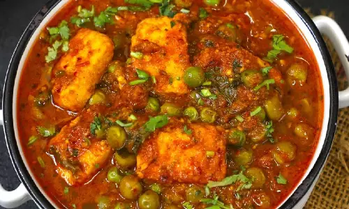 Recipe: जल्दी बनाएं कुकर वाला मटर पनीर Recipe: जल्दी बनाएं कुकर वाला मटर पनीर