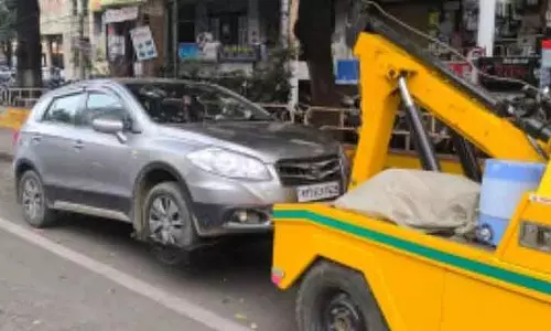 Indore : ट्रैफिक पुलिस सड़कों पर उतरी, नो-पार्किंग नियम तोड़ने वालों पर कोई रहम नहीं Indore : ट्रैफिक पुलिस सड़कों पर उतरी, नो-पार्किंग नियम तोड़ने वालों पर कोई रहम नहीं