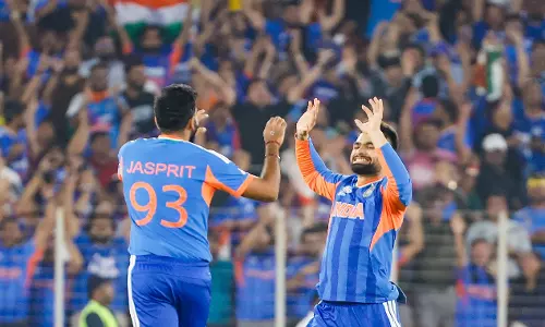 Rinku Singh परिवार में हेल्थ इमरजेंसी में शामिल होने के लिए यूपी लौटे Rinku Singh परिवार में हेल्थ इमरजेंसी में शामिल होने के लिए यूपी लौटे