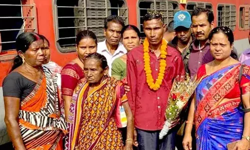 18 साल बाद, Odisha का एक आदमी जम्मू-कश्मीर में कैद के बाद अपने परिवार से मिला