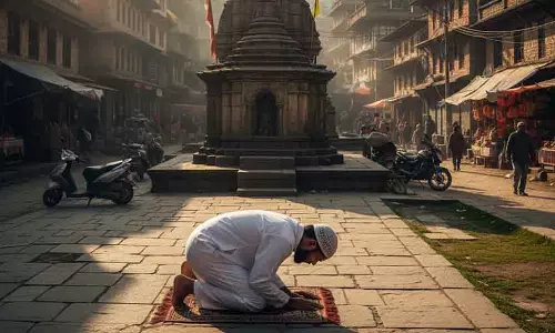Uttarakhand : एक मुस्लिम व्यक्ति ने मंदिर के सामने नमाज़ पढ़ी, तो उस पर लाठियों से हमला किया गया Uttarakhand : एक मुस्लिम व्यक्ति ने मंदिर के सामने नमाज़ पढ़ी, तो उस पर लाठियों से हमला किया गया