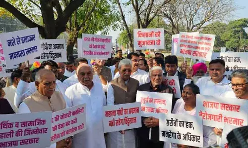 कांग्रेस MLA का विधानसभा मार्च, स्पीकर ने गेट पर विरोध पर जताई आपत्ति