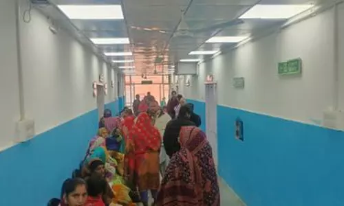 Bhiwani: अस्पताल में इलाज के लिए लंबी कतार, स्वास्थ्य सेवाओं पर बढ़ा दबाव Bhiwani: अस्पताल में इलाज के लिए लंबी कतार, स्वास्थ्य सेवाओं पर बढ़ा दबाव