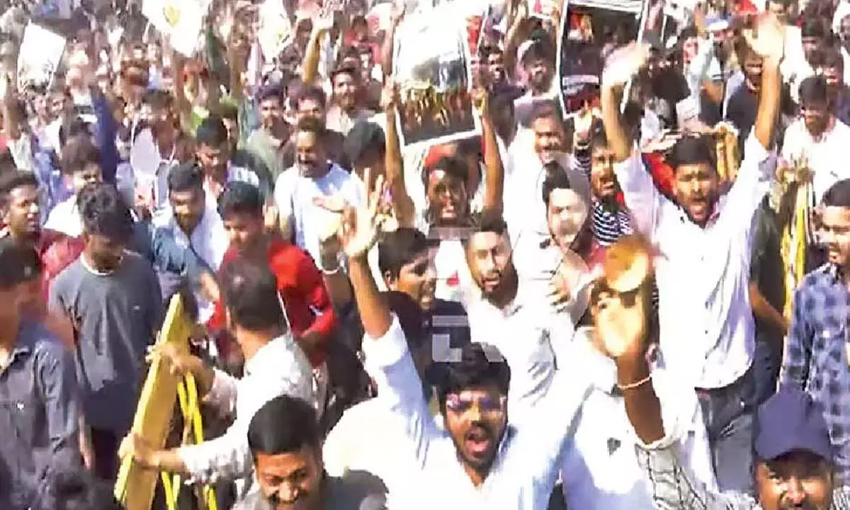 Karnataka: धारवाड़ में विरोध प्रदर्शन के बाद कर्नाटक के CM ने BJP पर आरोप लगाया