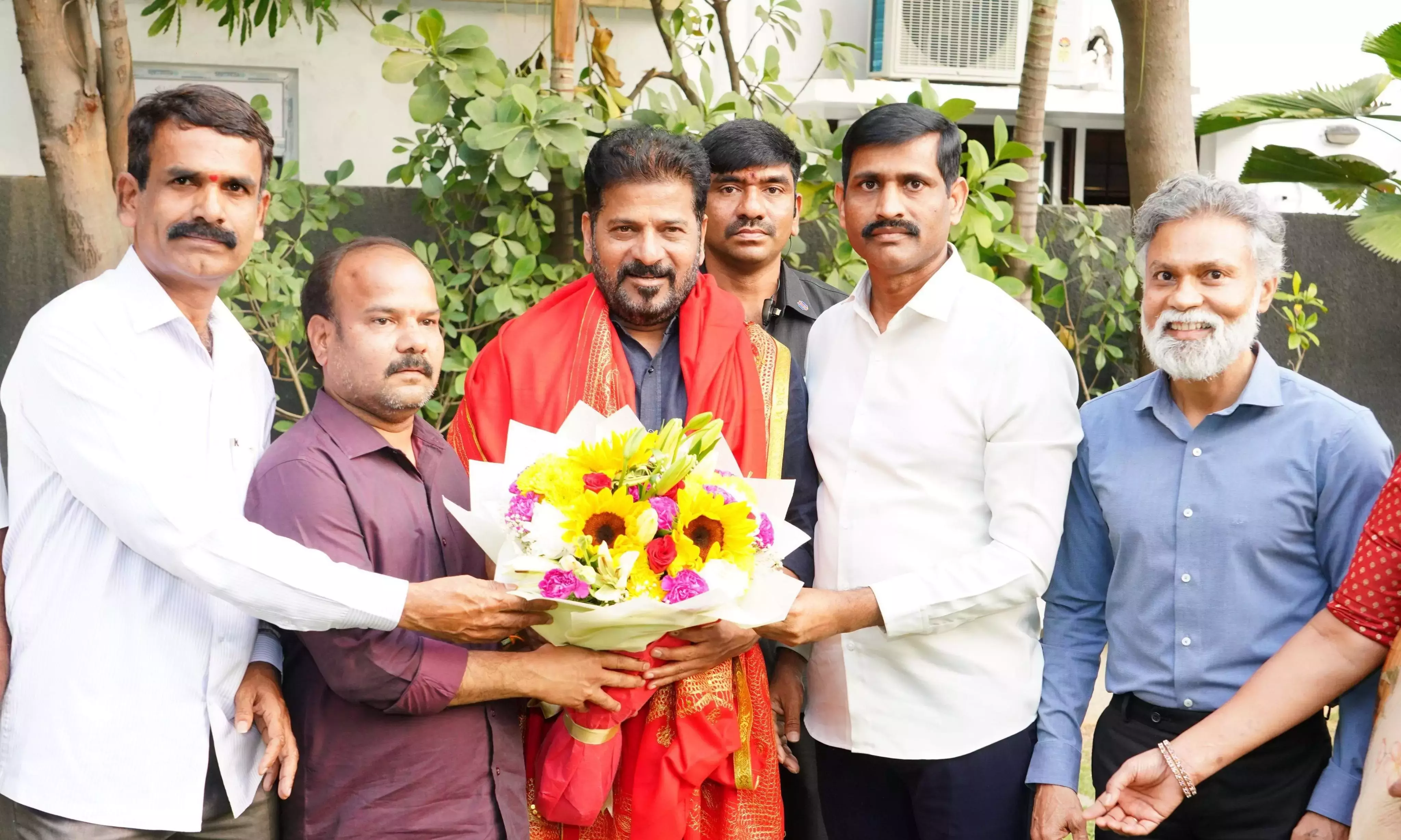 यूनियनों ने इंश्योरेंस, हेल्थ छूट के लिए CM रेवंत को धन्यवाद दिया यूनियनों ने इंश्योरेंस, हेल्थ छूट के लिए CM रेवंत को धन्यवाद दिया