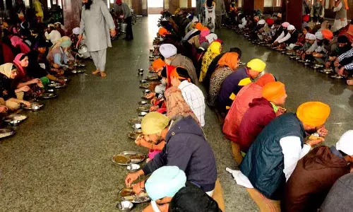 12 साल बाद भी, Phagwara सिविल अस्पताल में मरीजों को खाना खिलाने के लिए रोज़ाना लंगर सेवा जारी 12 साल बाद भी, Phagwara सिविल अस्पताल में मरीजों को खाना खिलाने के लिए रोज़ाना लंगर सेवा जारी