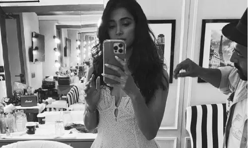 Pooja Hegde ट्रैवल से लौटने के बाद काम पर वापस आ गई Pooja Hegde ट्रैवल से लौटने के बाद काम पर वापस आ गई