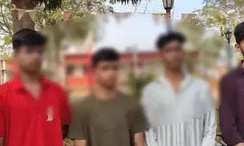 2 टीचरों ने की स्टूडेंट की पिटाई, FIR दर्ज 2 टीचरों ने की स्टूडेंट की पिटाई, FIR दर्ज