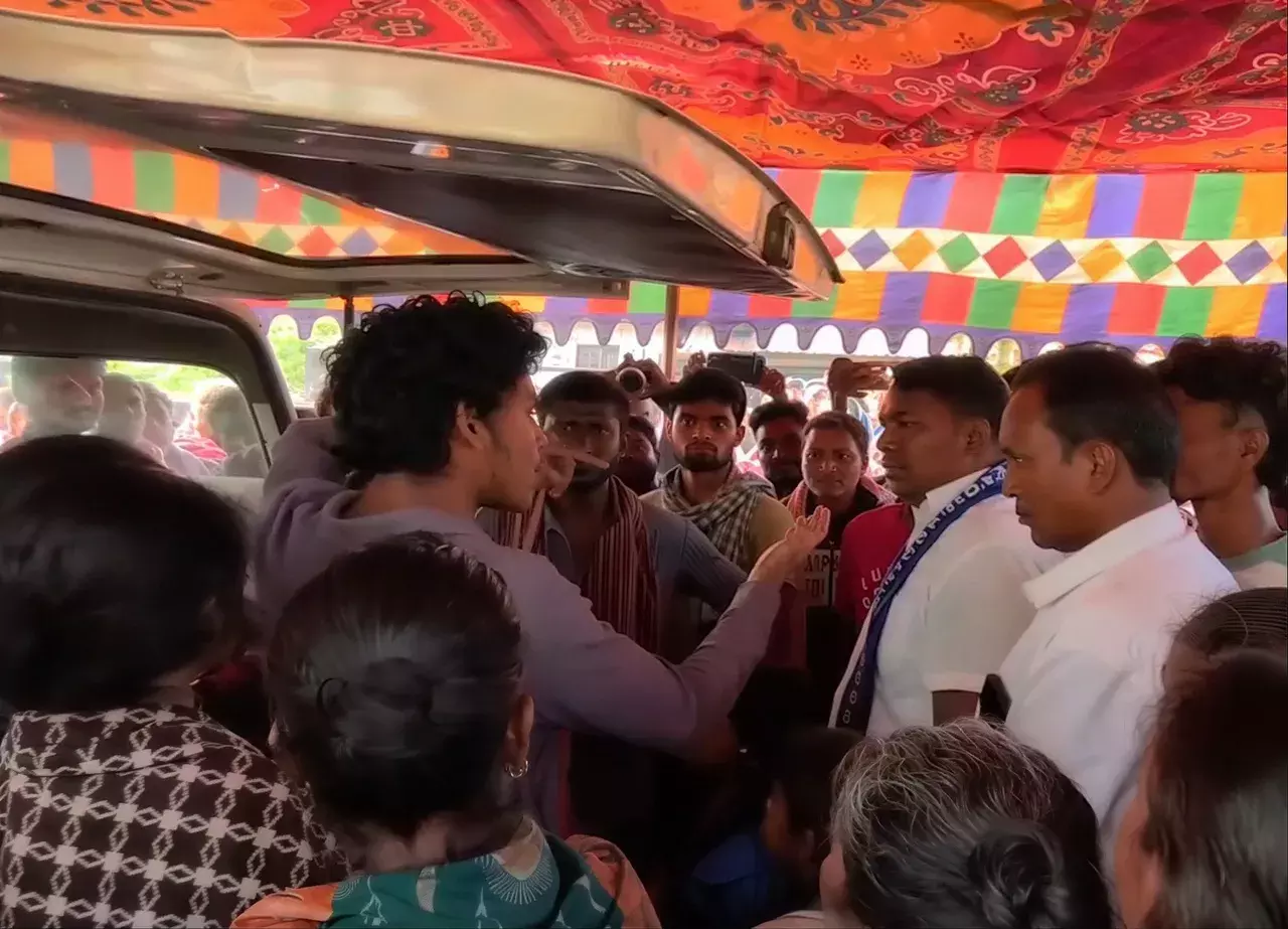 Odisha: 48 दिन तक जलने से जूझने के बाद स्टूडेंट की मौत, रायगढ़ में परिवार ने किया विरोध प्रदर्शन