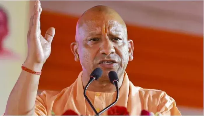 Baliya: यूपी की सुरक्षा व्यवस्था मजबूत, कानून व्यवस्था पर बयानबाजी Baliya: यूपी की सुरक्षा व्यवस्था मजबूत, कानून व्यवस्था पर बयानबाजी