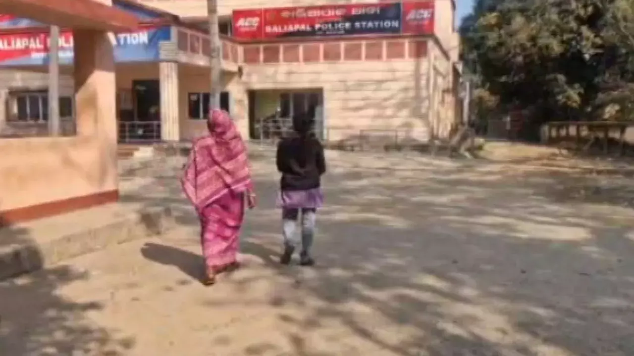 Odisha: बेटी को हमले से बचाने की कोशिश में बालासोर के एक व्यक्ति की मौत Odisha: बेटी को हमले से बचाने की कोशिश में बालासोर के एक व्यक्ति की मौत