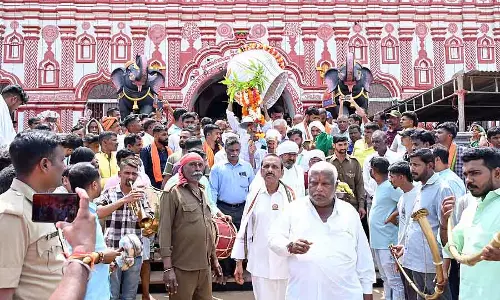 Karnataka : पहाड़ों की देवी मेले के सिंहासन पर बैठने वाली है