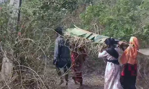 Nabarangpur में बेटियों के अंतरजातीय विवाह के कारण ग्रामीणों ने साथी ग्रामीण को कंधा देने से मना कर दिया