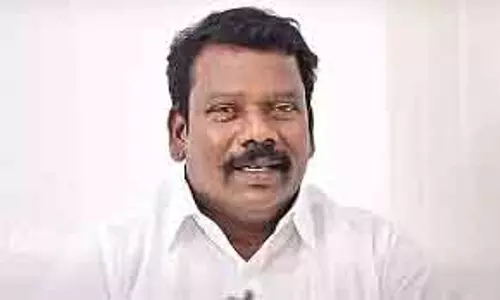 Selvaperunthagai ने श्रीलंकाई नौसेना द्वारा मछुआरों की गिरफ्तारी की निंदा की Selvaperunthagai ने श्रीलंकाई नौसेना द्वारा मछुआरों की गिरफ्तारी की निंदा की