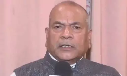 उत्तर प्रदेश के पूर्व DGP ने शर्टलेस विरोध प्रदर्शन को लेकर यूथ कांग्रेस की कड़ी आलोचना की