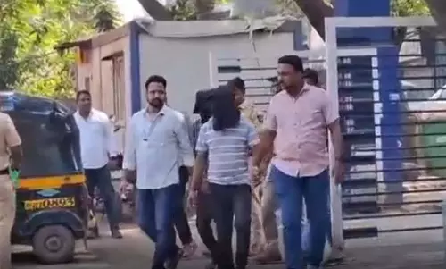 सावधान! फलों पर चूहे मारने की दवा, दो फल विक्रेता अरेस्ट