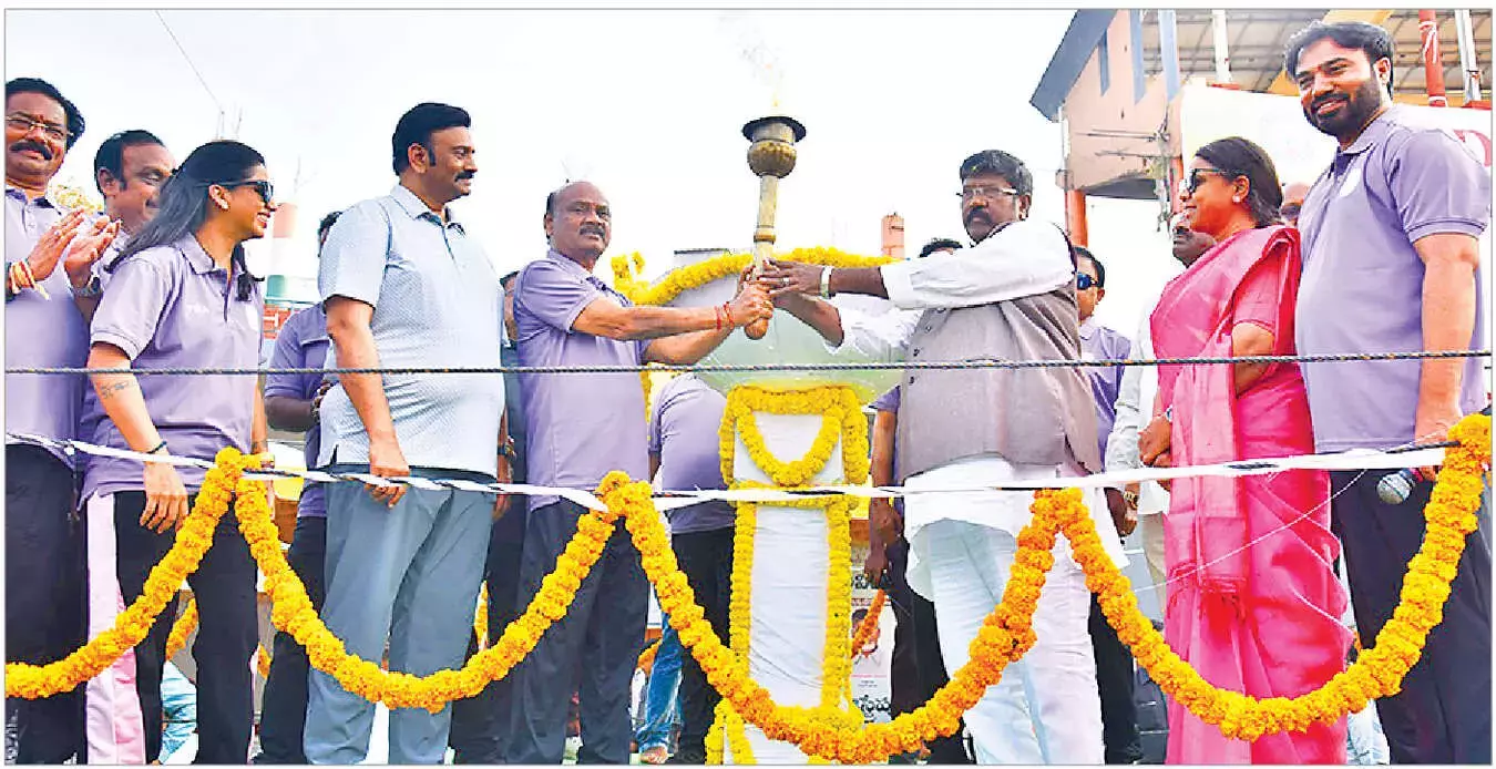 Andhra: विधायकों की खेल प्रतियोगिता में उत्साह Andhra: विधायकों की खेल प्रतियोगिता में उत्साह