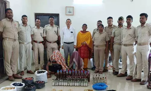 Kalahandi में नकली शराब रैकेट का भंडाफोड़, भारी मात्रा में शराब के साथ दो लोग गिरफ्तार