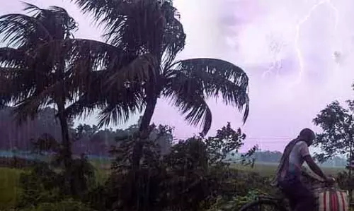 अगले तीन घंटों में Odisha के 14 जिलों में गरज के साथ हल्की बारिश और बिजली गिरने की संभावना अगले तीन घंटों में Odisha के 14 जिलों में गरज के साथ हल्की बारिश और बिजली गिरने की संभावना