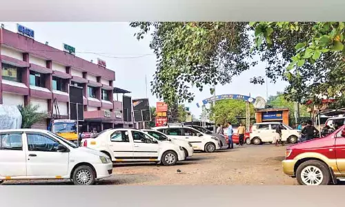 Kerala : अलुवा रेलवे स्टेशन टैक्सी पार्किंग एरिया फिर से कम किया जाएगा Kerala : अलुवा रेलवे स्टेशन टैक्सी पार्किंग एरिया फिर से कम किया जाएगा