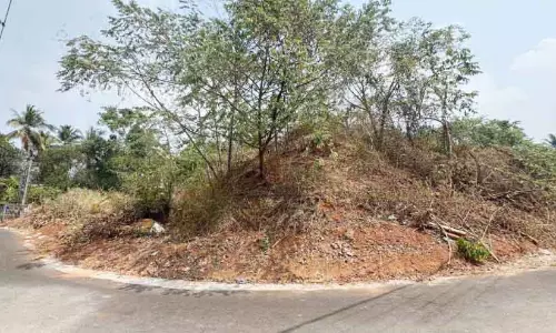 Kerala : चिरक्कल में लाइफ मिशन प्रोजेक्ट बंद