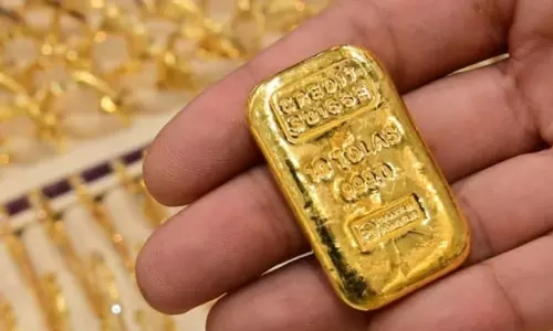 Indore: शादी के सीजन में सोना महंगा, चांदी खरीदने का सुनहरा मौका Indore: शादी के सीजन में सोना महंगा, चांदी खरीदने का सुनहरा मौका