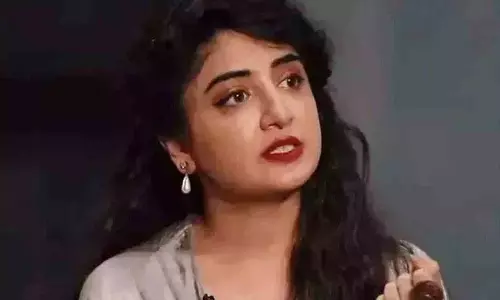 Hinduism वेशभूषा में पूनम कौर का पवन कल्याण पर तीखा हमला