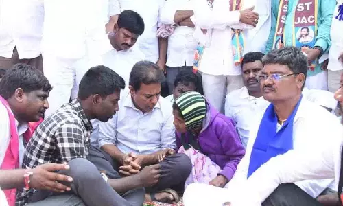 KTR: बदमाशों के लात मारने से बच्चे की मौत KTR: बदमाशों के लात मारने से बच्चे की मौत