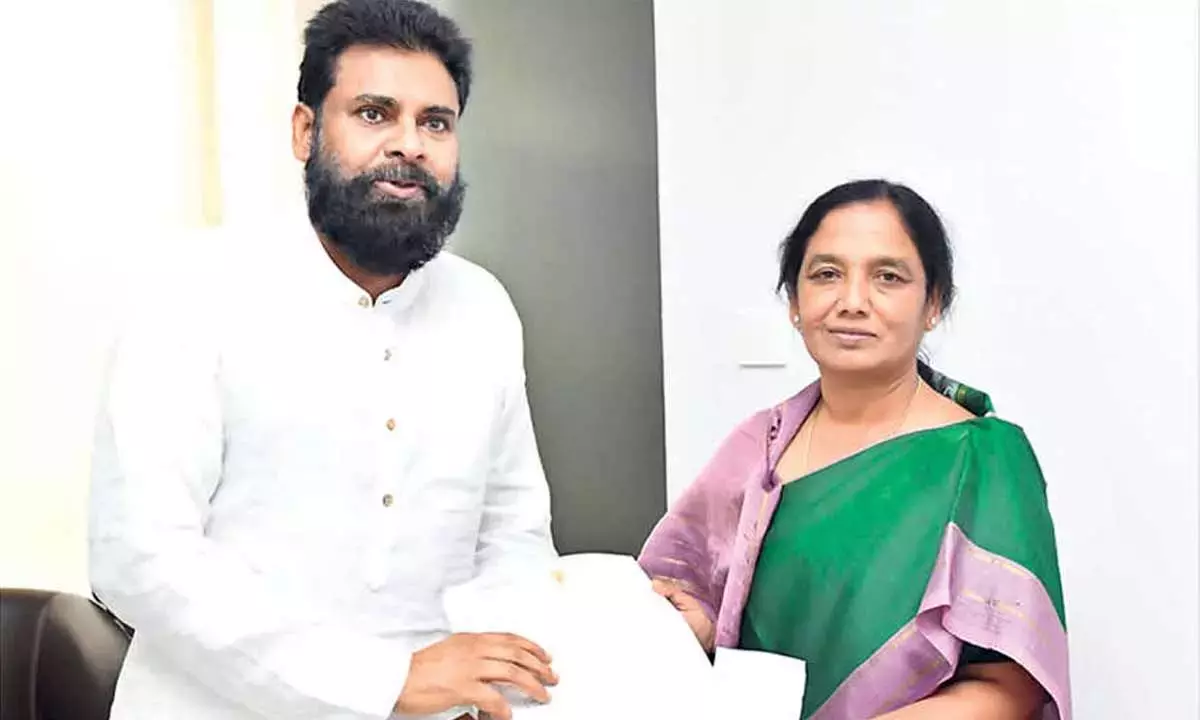 Andhra: सुनीता ने पीने के पानी के लिए फंड मांगा