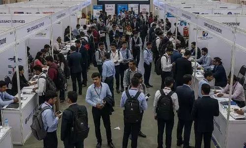 Indore : 2 मार्च को पोलो ग्राउंड में रोज़गार मेला Indore : 2 मार्च को पोलो ग्राउंड में रोज़गार मेला