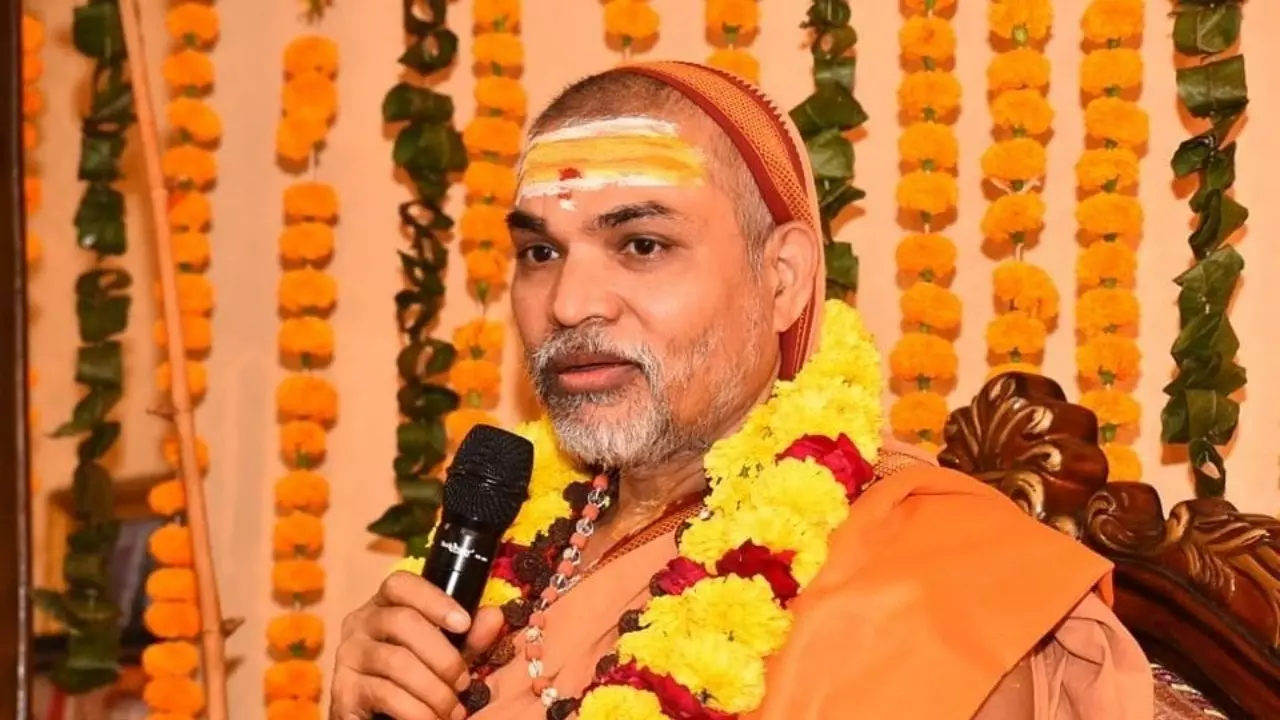 Varanasi: स्वामी अविमुक्तेश्वरानंद पर कथित अपमान से विवाद Varanasi: स्वामी अविमुक्तेश्वरानंद पर कथित अपमान से विवाद