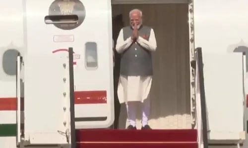 इजरायल पहुंचे पीएम मोदी, हवाई अड्डे पर PM नेतन्याहू ने किया गर्मजोशी से स्वागत