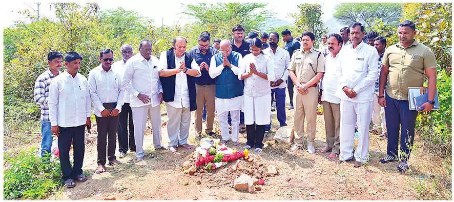 Telangana: बीसी आयोग के अध्यक्ष ने कुम्मेरा का दौरा किया