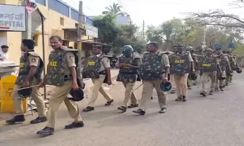 शहर के अलग-अलग हिस्सों में विरोध प्रदर्शन: Hindu नेताओं को नोटिस शहर के अलग-अलग हिस्सों में विरोध प्रदर्शन: Hindu नेताओं को नोटिस