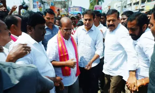 KTR कुम्मेरा के पीड़ितों के साथ एकजुटता दिखाने के लिए अनशन पर बैठे