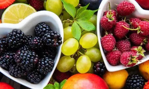 Heart की सेहत के लिए फल: दिल की सुरक्षा और स्ट्रोक से बचने के लिए रोज़ाना ये फल खाएं Heart की सेहत के लिए फल: दिल की सुरक्षा और स्ट्रोक से बचने के लिए रोज़ाना ये फल खाएं