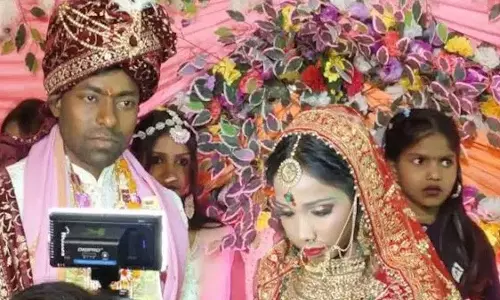 Bihar में शादी के स्टेज पर दुल्हन को उसके एक्स लवर ने गोली मारी Bihar में शादी के स्टेज पर दुल्हन को उसके एक्स लवर ने गोली मारी