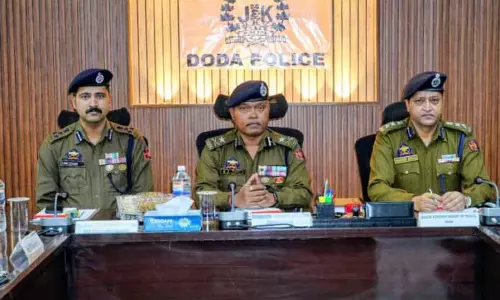 IGP ने डोडा में अपराध और सुरक्षा की स्थिति की समीक्षा की IGP ने डोडा में अपराध और सुरक्षा की स्थिति की समीक्षा की