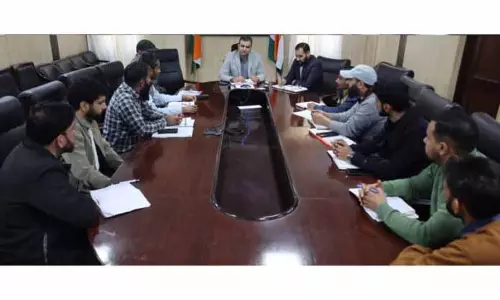 DC Ramban ने बिजली क्षेत्र की योजनाओं की प्रगति की समीक्षा की DC Ramban ने बिजली क्षेत्र की योजनाओं की प्रगति की समीक्षा की