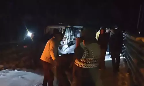 Sikkim: त्सोमगो झील के पास 541 पर्यटक वाहन फंसे; पर्यटकों को सुरक्षित निकाल लिया गया Sikkim: त्सोमगो झील के पास 541 पर्यटक वाहन फंसे; पर्यटकों को सुरक्षित निकाल लिया गया