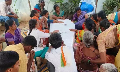मधु का शव इराक से उसके hometown लौटा मधु का शव इराक से उसके hometown लौटा