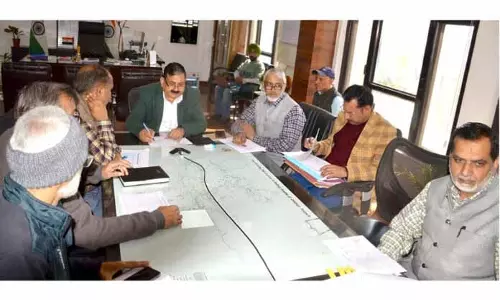 DDC Poonch ने कैपेक्स बजट, केंद्रीय योजनाओं के क्रियान्वयन की समीक्षा की