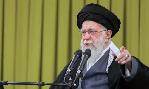 Iran ने ट्रंप के दबाव का विरोध किया, जबकि अमेरिका ने जिनेवा वार्ता से पहले सैनिकों को तैनात किया